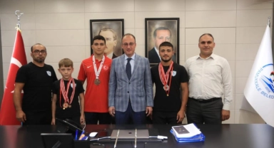 Pamukkaleli güreşçiler Başkan Örki ile buluştu