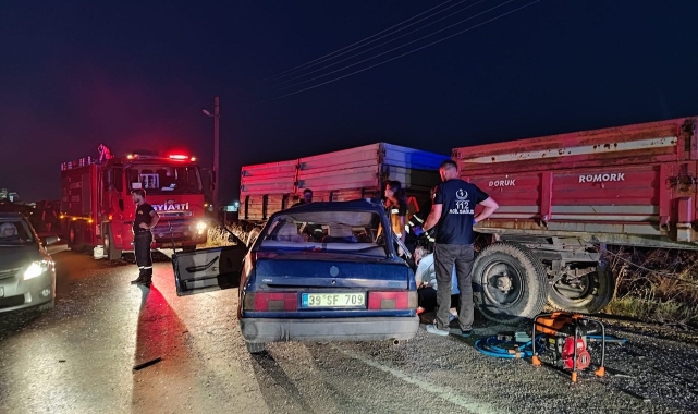 Park halindeki traktörün römorkuna çarptı: 1 ölü, 1 yaralı