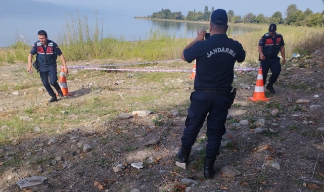 Piknikçi aile İznik Gölü'nde el bombası buldu!