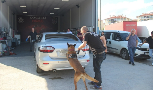 Polisi peşine takan araçlardan uyuşturucu çıktı