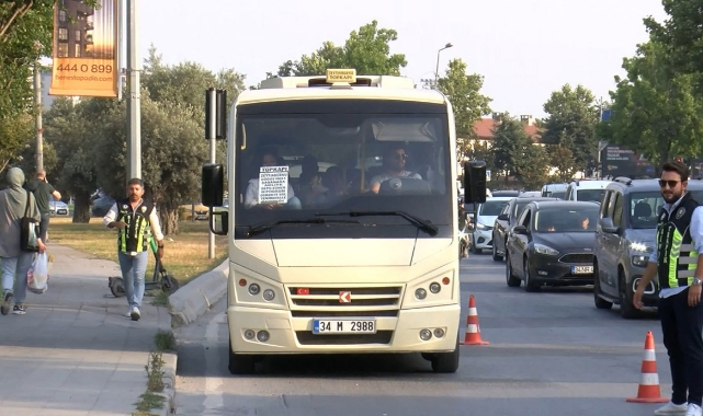 Polisten minibüste yolcu kılığında denetim