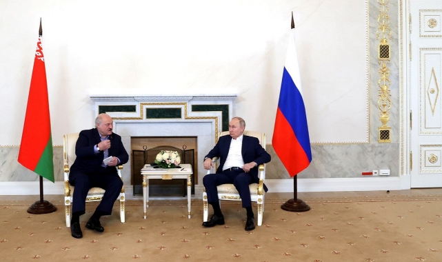 Putin, Lukaşenko ile bir araya geldi