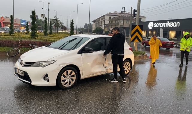 Sağanak kazaya neden oldu: 3 yaralı