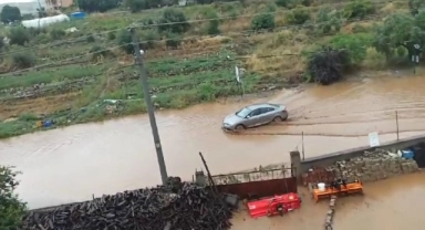 Sağanak yağış sonrası dereler taştı
