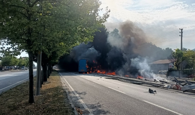 Sakarya'da faciadan dönüldü! TIR bomba gibi patladı