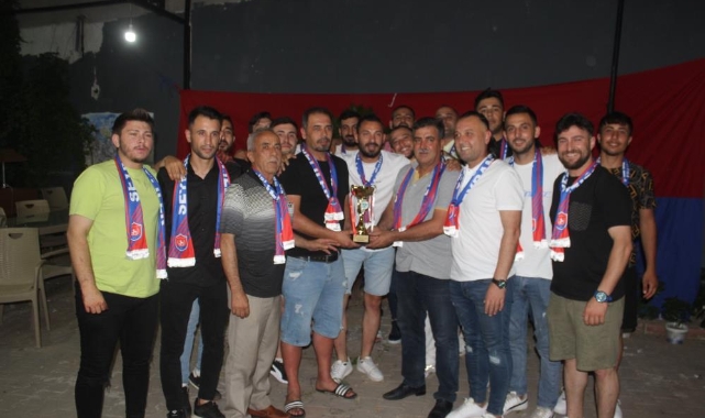 Salihli Seyrantepespor, kupasına kavuştu