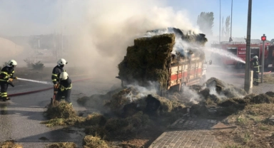 Saman yüklü kamyon alev aldı