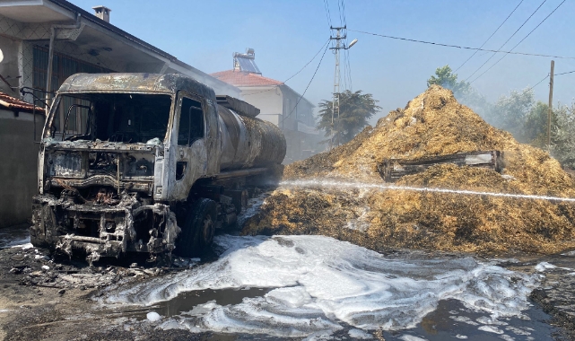 Saman yüklü TIR park halindeki tankere çarptı
