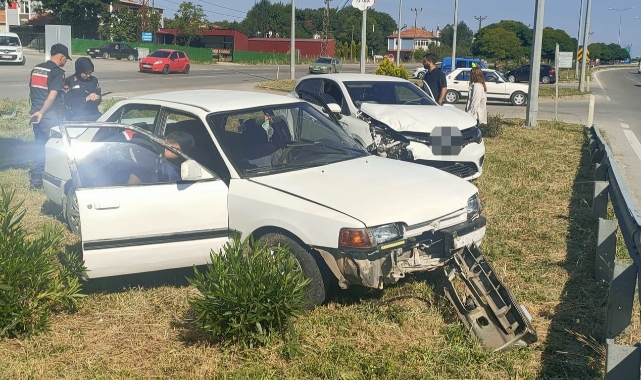 Samsun'da iki otomobil çarpıştı: 4 yaralı