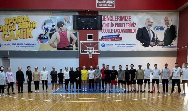 Sandıkçı: “Gençlerimizin yanındayız”