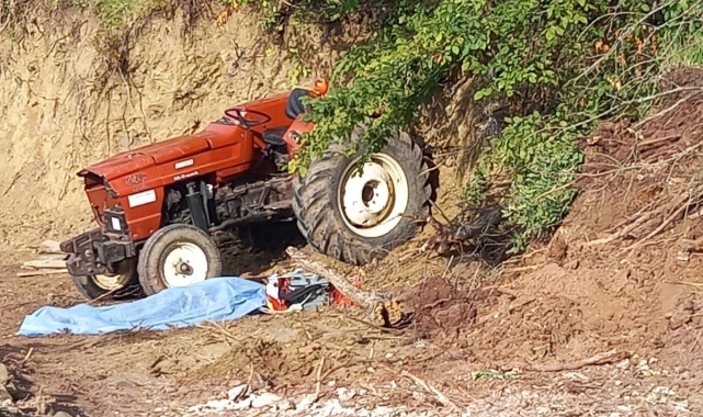 Şarampole devrilen traktörün sürücüsü yaşamını yitirdi