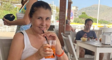 Şarkıcı Nilüfer kızıyla tatile çıktı