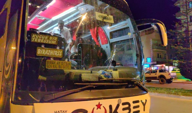Şehirlerarası yolcu otobüsü ile cip çarpıştı