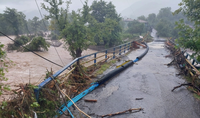 Sel felaketinde 18 ev tahliye edildi