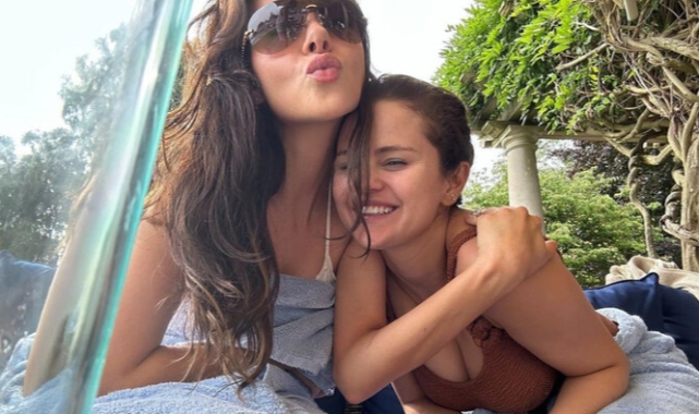 Selena Gomez mayosuyla poz verdi