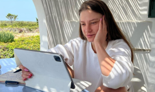 Serenay Sarıkaya'nın terliğinin fiyatı gündem oldu