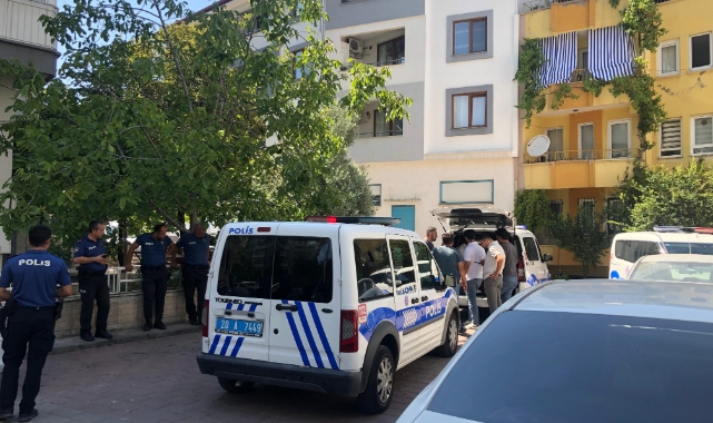 Sevgilisini yemek yaparken yaralamış