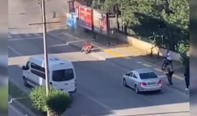 Seyir halindeki motosiklet alev alev yandı