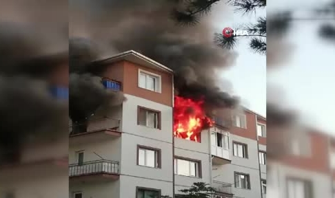Sigara izmariti evi yaktı! 2 yaralı