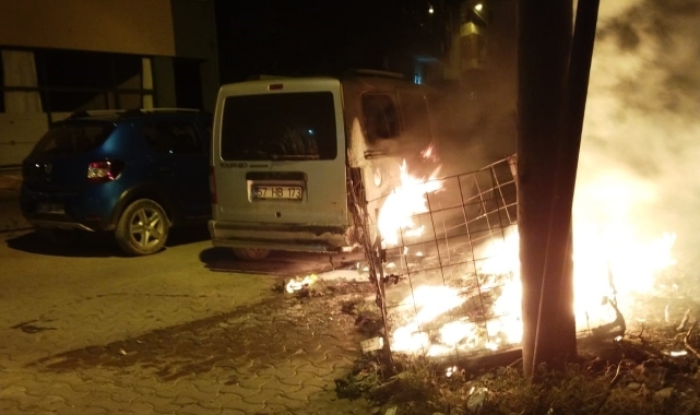 Sinop'ta otomobil alev aldı