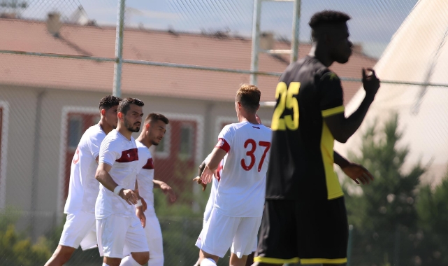 Sivasspor İstanbulspor'u mağlup etti