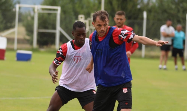 Sivasspor minyatür kalede maç yaptı