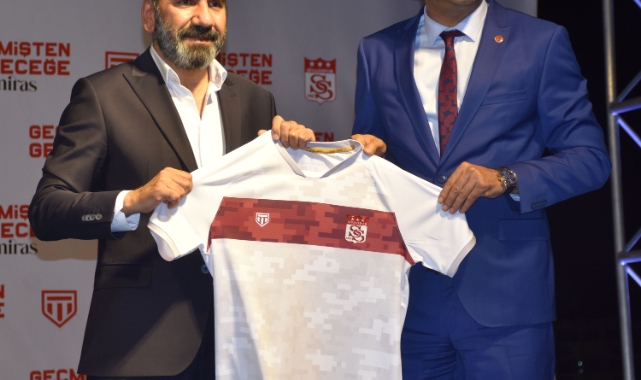 Sivasspor yeni sezon formalarını tanıttı