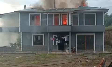 Sobayı benzinle yakmak istedi, evi yaktı
