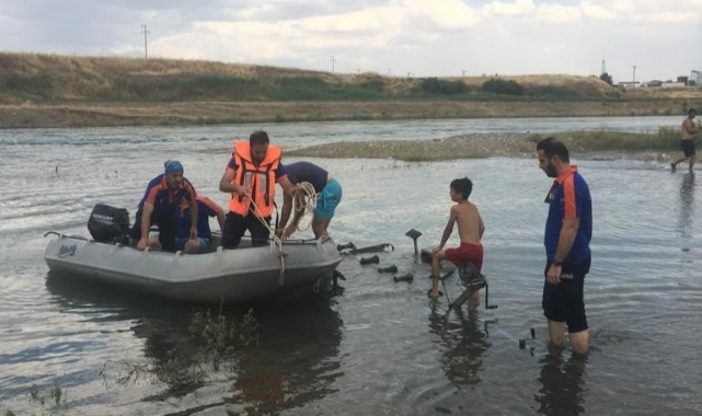 Su seviyesi yükseldi! 16 kişi mahsur kaldı