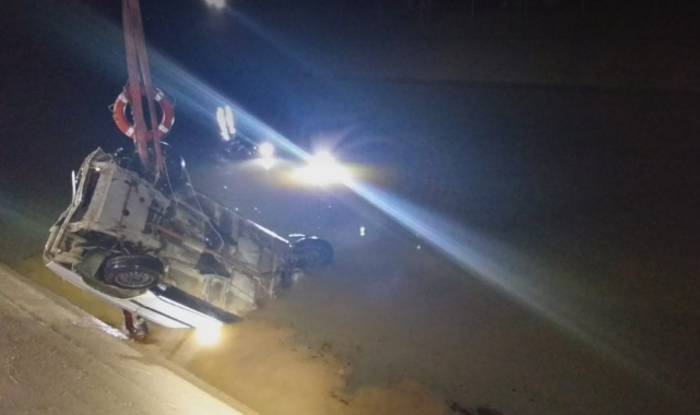 Sulama kanalına düşen araçtaki sürücü aranıyor