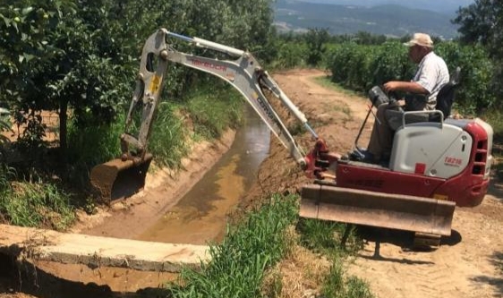 Sulama kanallarında temizlik çalışmaları devam ediyor