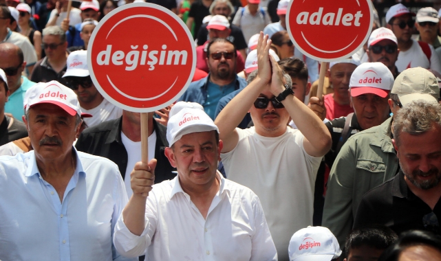 Tanju Özcan'ın CHP'ye yürüyüşü başladı