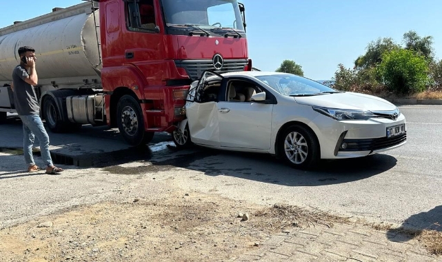 Tanker otomobile arkadan çarptı