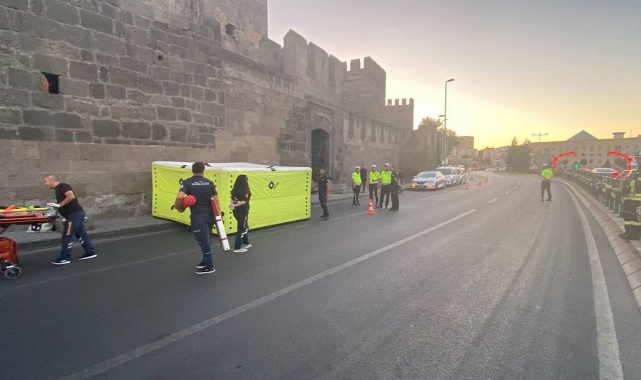 Tarihi kale surlarında canına kıymaya kalktı