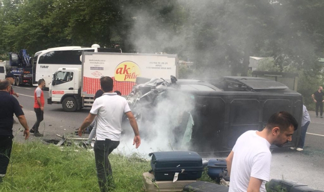 Trabzon'da 3 araç kavşakta çarpıştı: 4'ü turist 5 yaralı