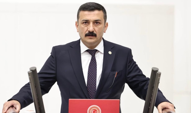 Türkoğlu'ndan TBMM'de pankartlı konuşma