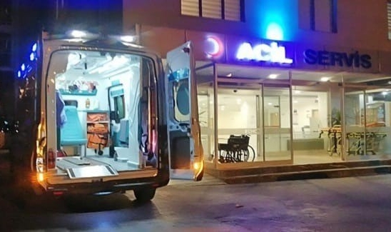 Üçüncü kattan aşağı düşen kadın yaralandı