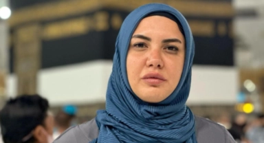 Umreye giden Fulya Öztürk başörtülü fotoğraflarını paylaştı