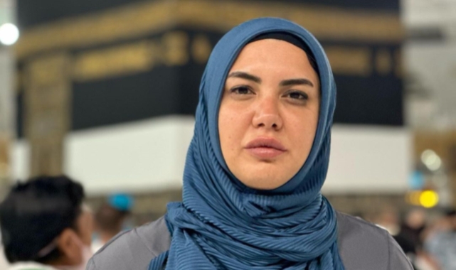 Umreye giden Fulya Öztürk başörtülü fotoğraflarını paylaştı