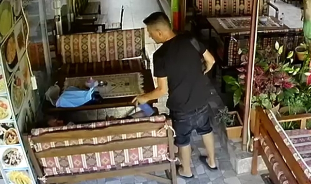 Uyuya kalınca telefonunu çaldırdı