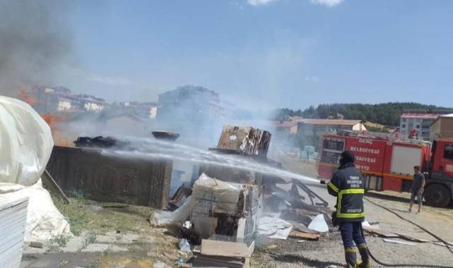 Yangın binalara sıçramadan söndürüldü