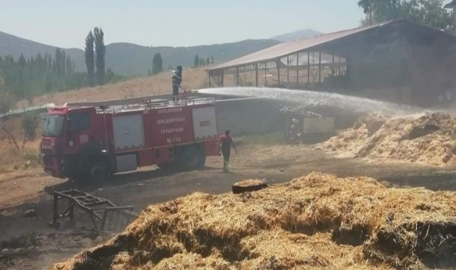 Yangında çok sayıda saman balyası kül oldu