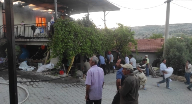 Yangından  eşyaları mahalleli kurtardı