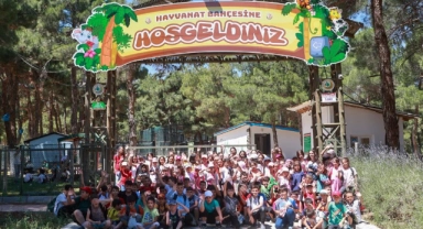 Yaz okulu öğrencileri hayvanat bahçesini gezdi