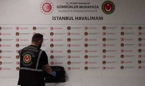 Yazar kasa kağıdının içinden uyuşturucu çıktı
