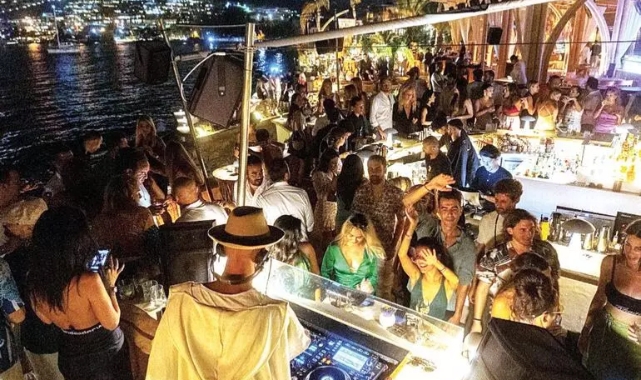 Yemek, müzik ve gün batımı