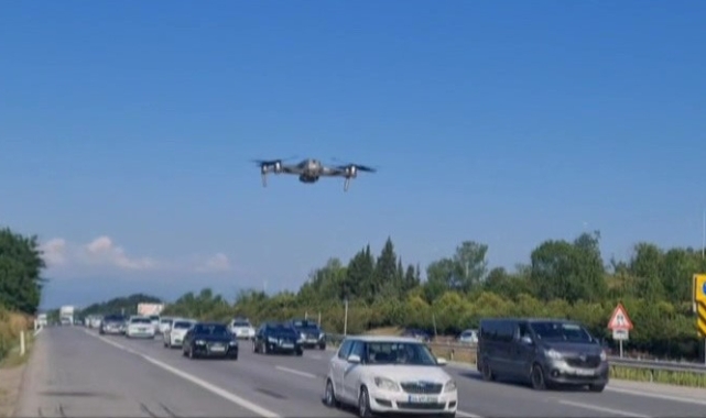 Yoğunluktan kaçtılar ama polis dronuna takıldılar