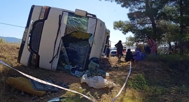 Yolcu otobüsü devrildi! Çok sayıda yaralı var