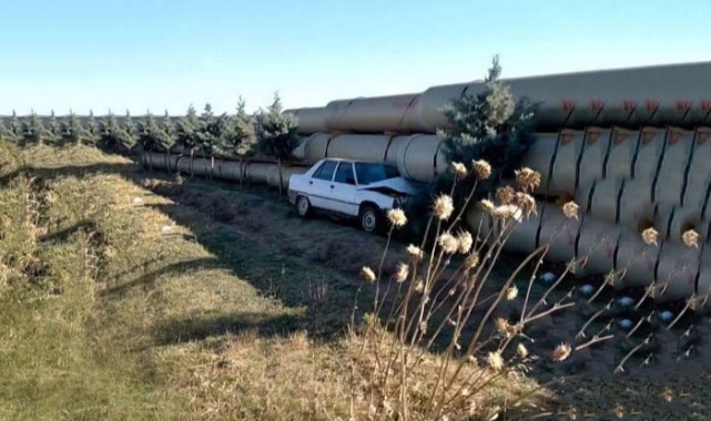 Yoldan çıkan otomobil borulara çarptı: 1 yaralı