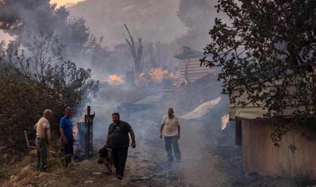 Yunanistan 3 gündür alev alev yanıyor!